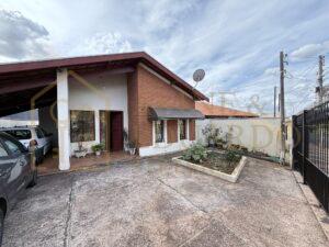 Casa antiga com 03 dormitórios e amplo terreno em Santa Bárbara d'Oeste-SP 5